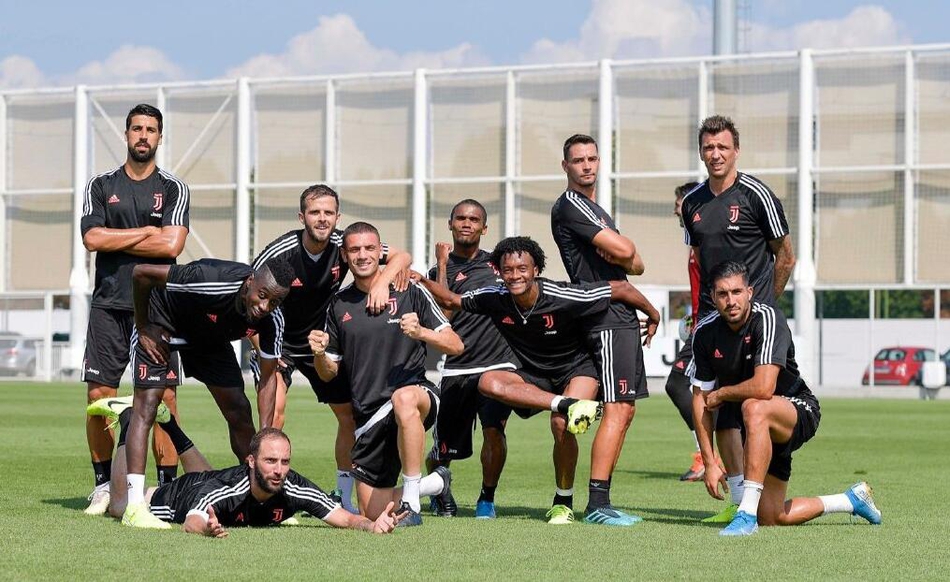 尤文备战揭幕战 C罗青筋暴起