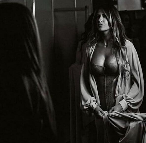 野性中透着妩媚 J罗女友火辣写真