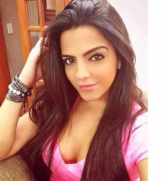 蜂腰美臀！热刺功勋娇妻美翻了