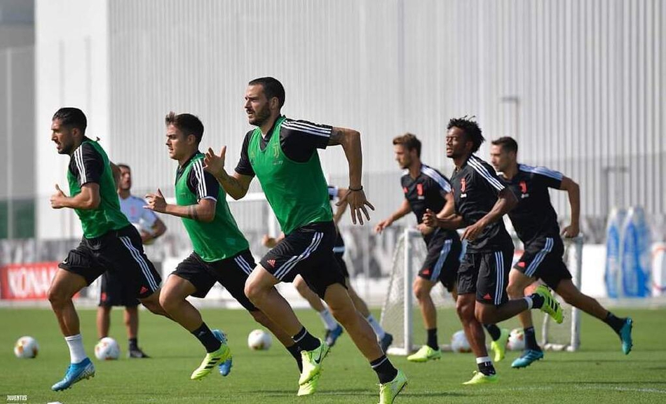 尤文备战揭幕战 C罗青筋暴起