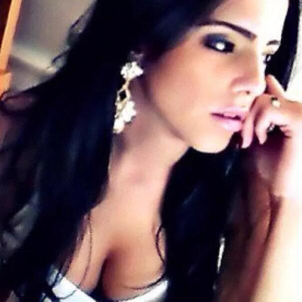 蜂腰美臀！热刺功勋娇妻美翻了