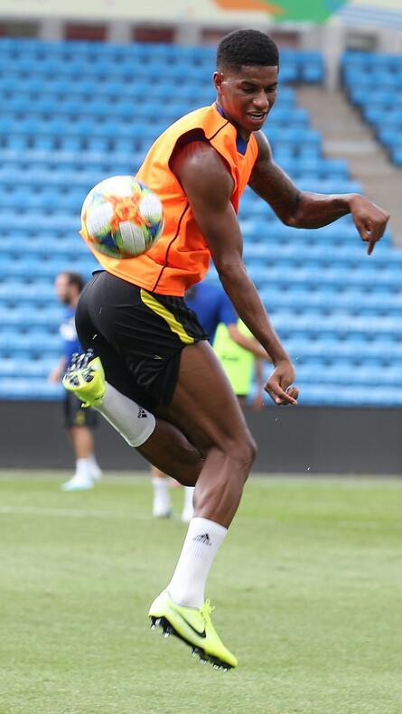 曼联备战新赛季 新援表情亮了