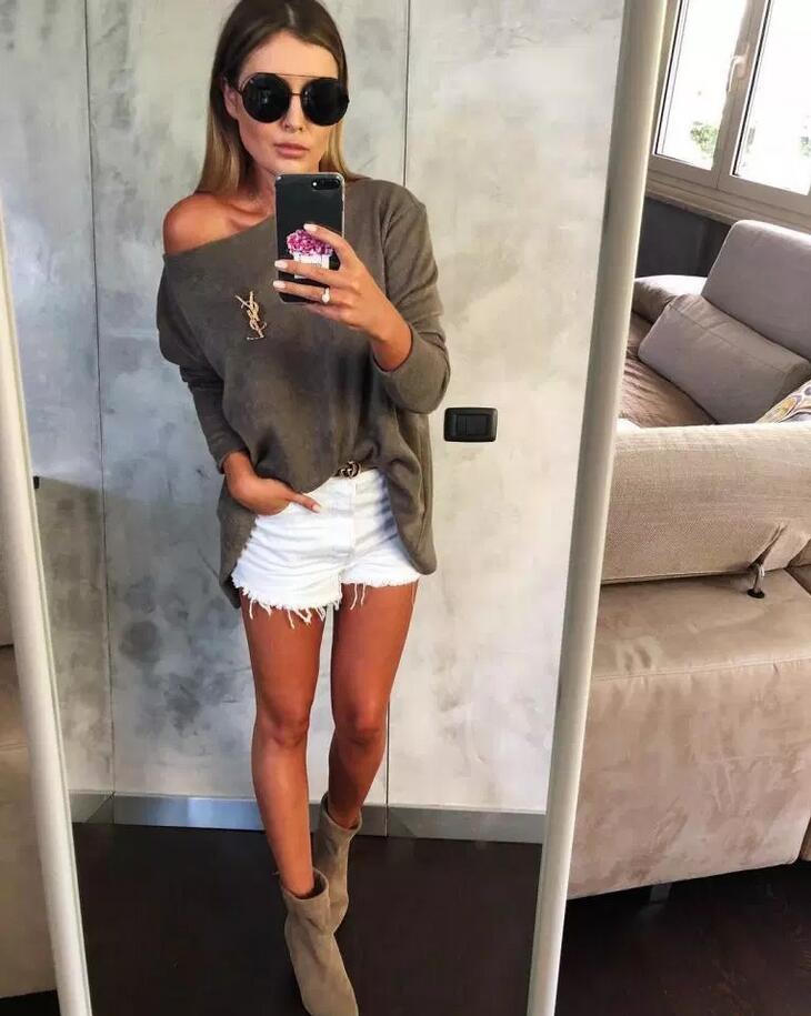 酥胸一抹深沟现 她擦亮米兰神枪