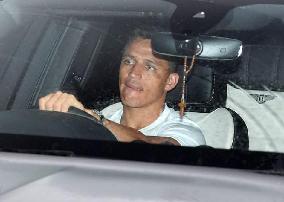 桑切斯回归曼联！一脸严肃在想啥