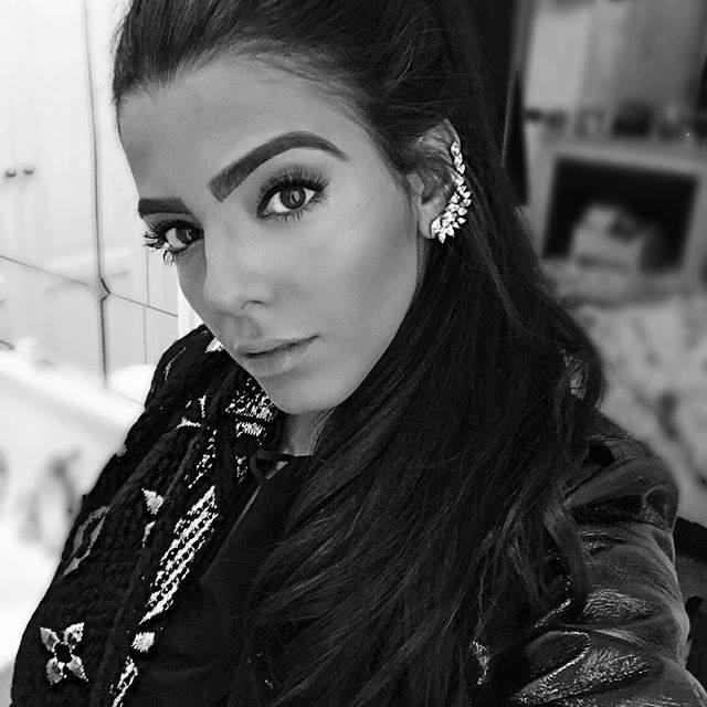 傲人上围！热刺名将艳福不浅