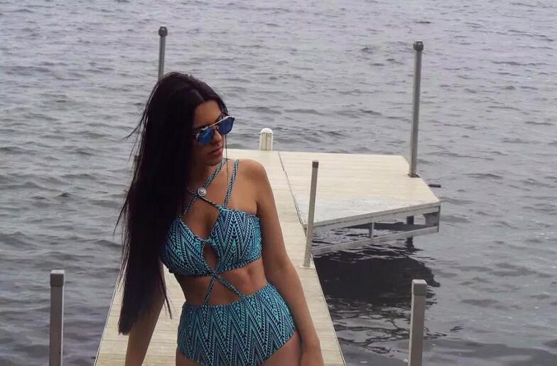 蜂腰美臀！热刺功勋娇妻美翻了