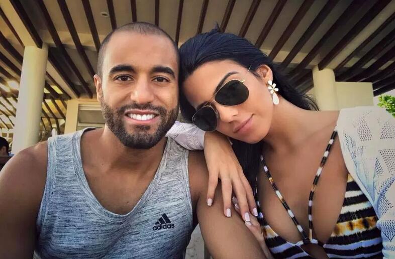 蜂腰美臀！热刺功勋娇妻美翻了