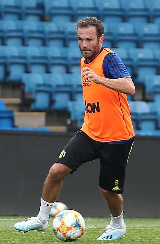 曼联备战新赛季 新援表情亮了