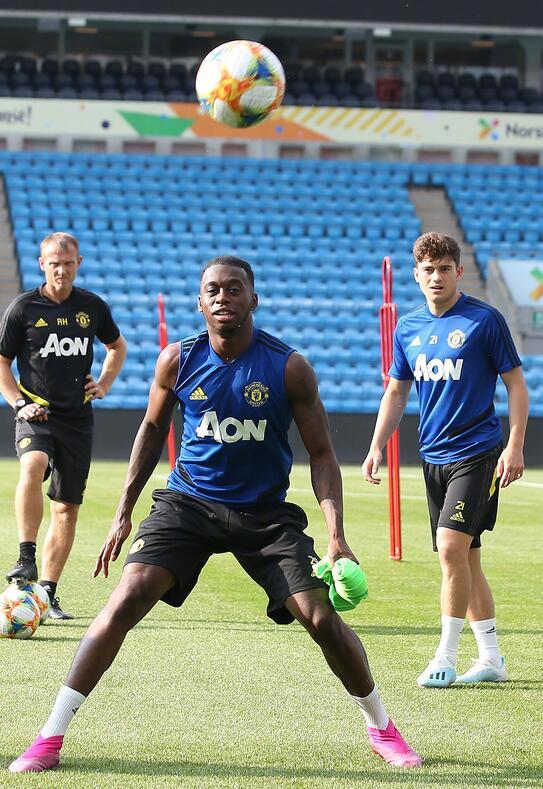 曼联备战新赛季 新援表情亮了