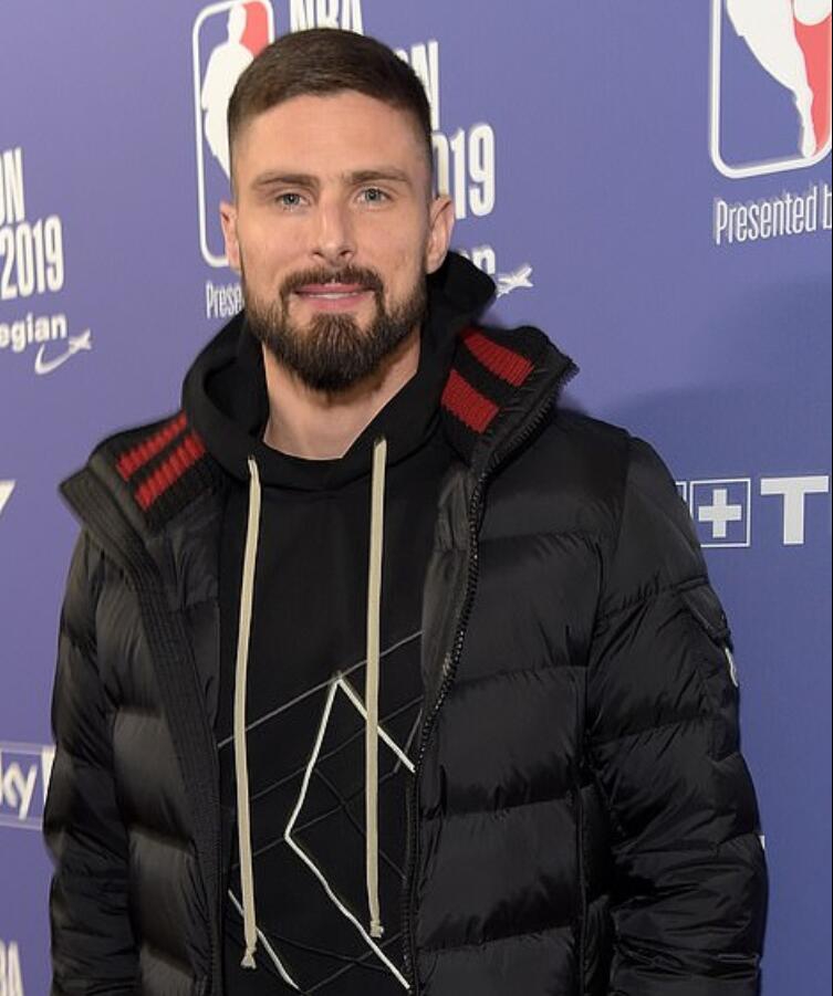 两开花！英超天王扎堆去看NBA