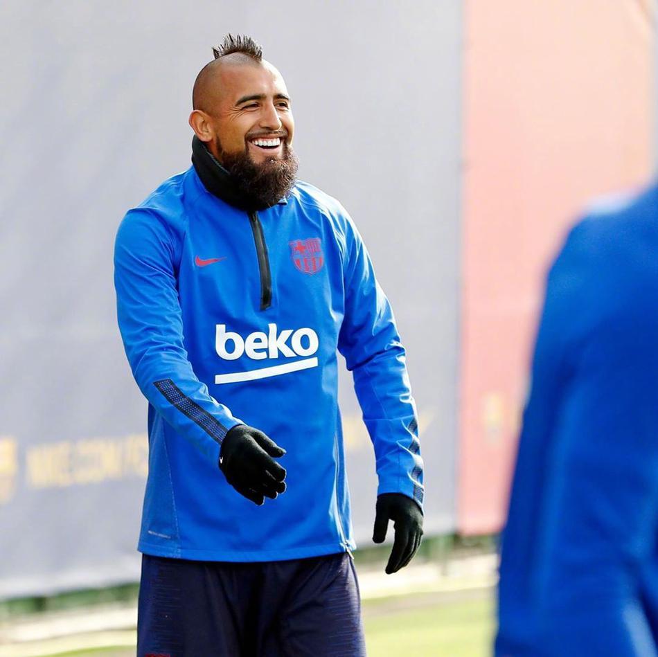 巴萨训练 梅西苏神摆爆笑pose