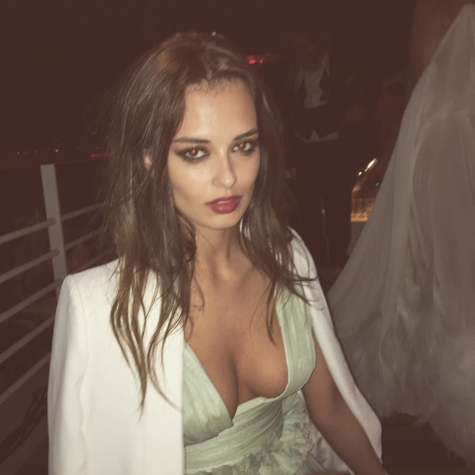 黑丝美腿+香臀 内马尔艳福不浅