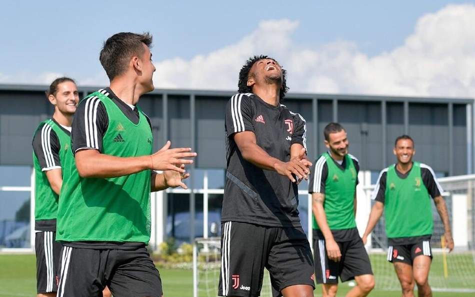 尤文备战揭幕战 C罗青筋暴起