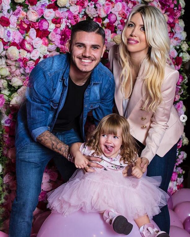 泳装吊带小皮裤 旺达浑圆遮不住