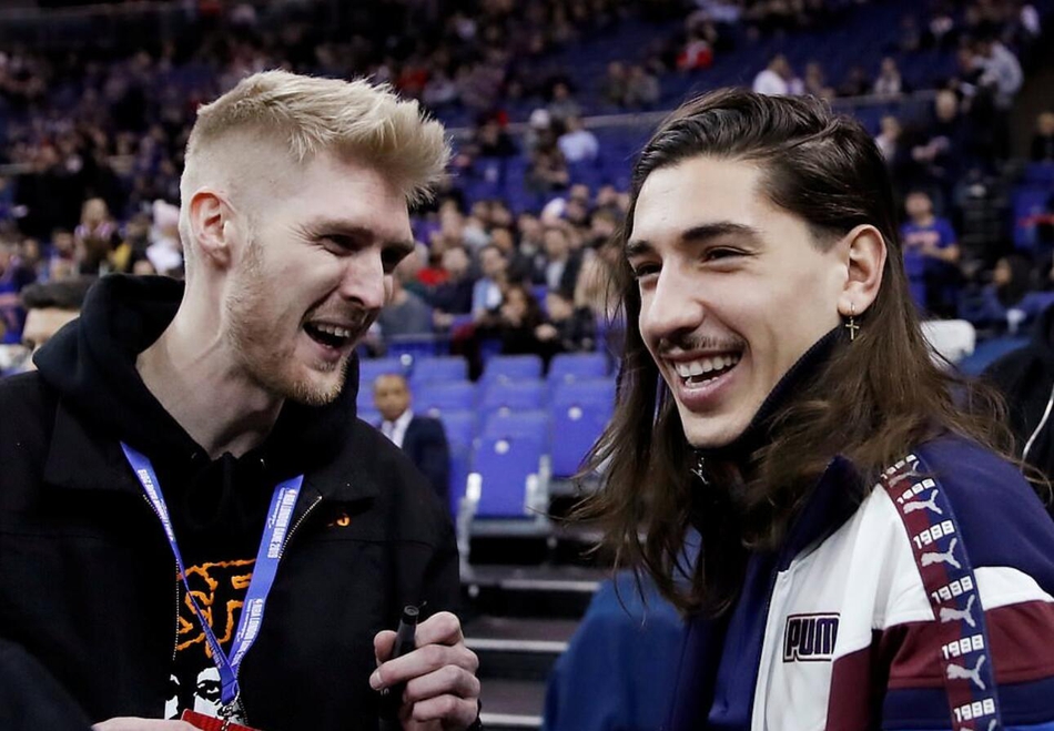 两开花！英超天王扎堆去看NBA