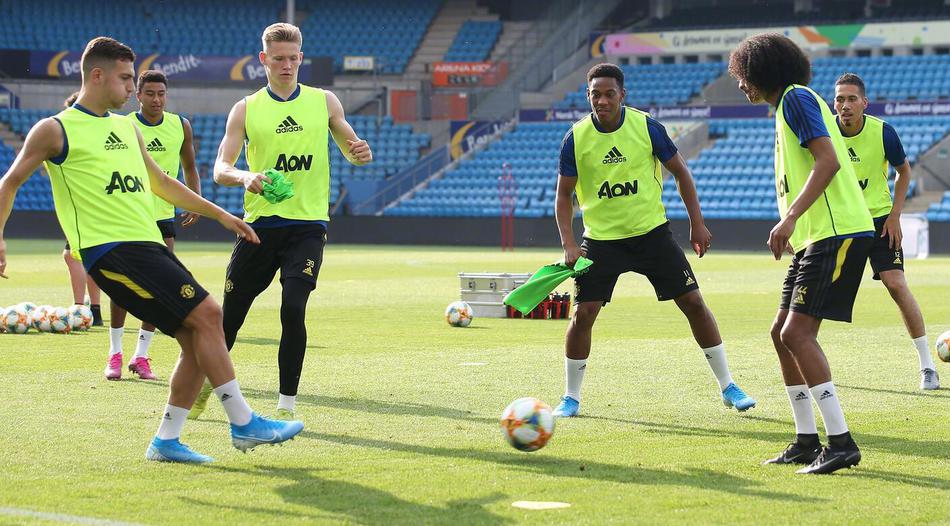 曼联备战新赛季 新援表情亮了