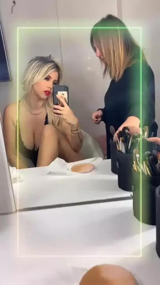 泳装吊带小皮裤 旺达浑圆遮不住