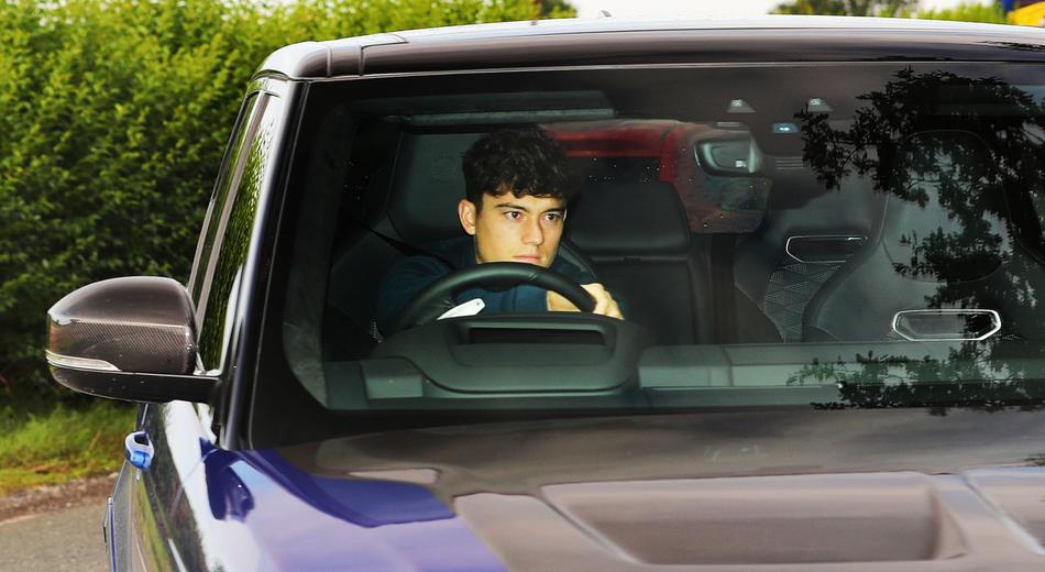 曼联将帅去训练 桑切斯表情…