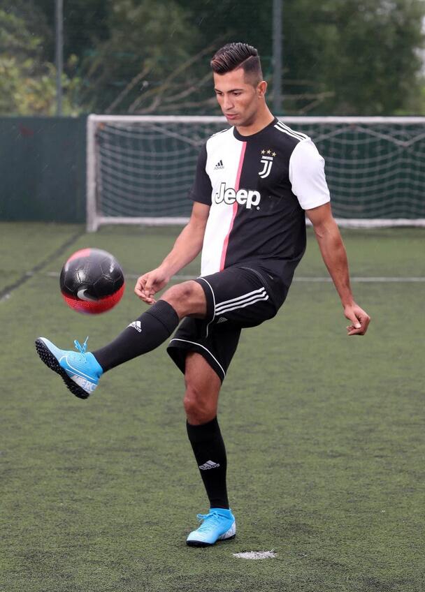 建筑工撞脸C罗 这颜值太像总裁