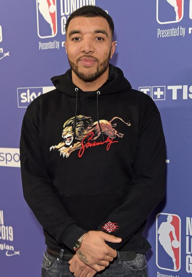 两开花！英超天王扎堆去看NBA