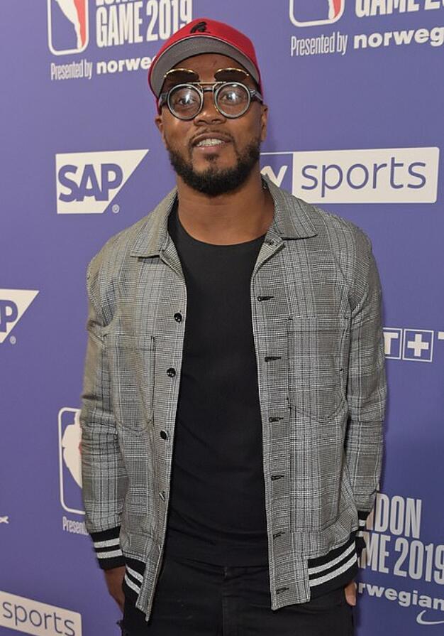 两开花！英超天王扎堆去看NBA