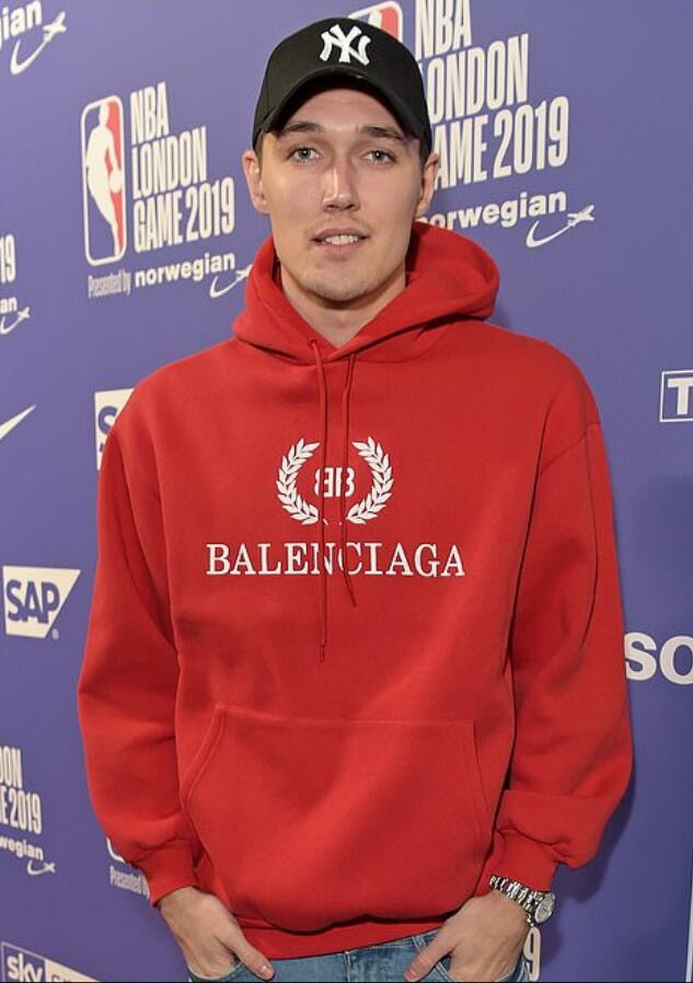 两开花！英超天王扎堆去看NBA