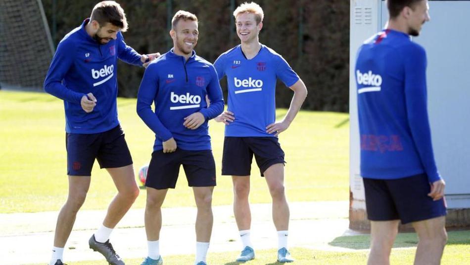 巴萨训练 梅西苏神摆爆笑pose