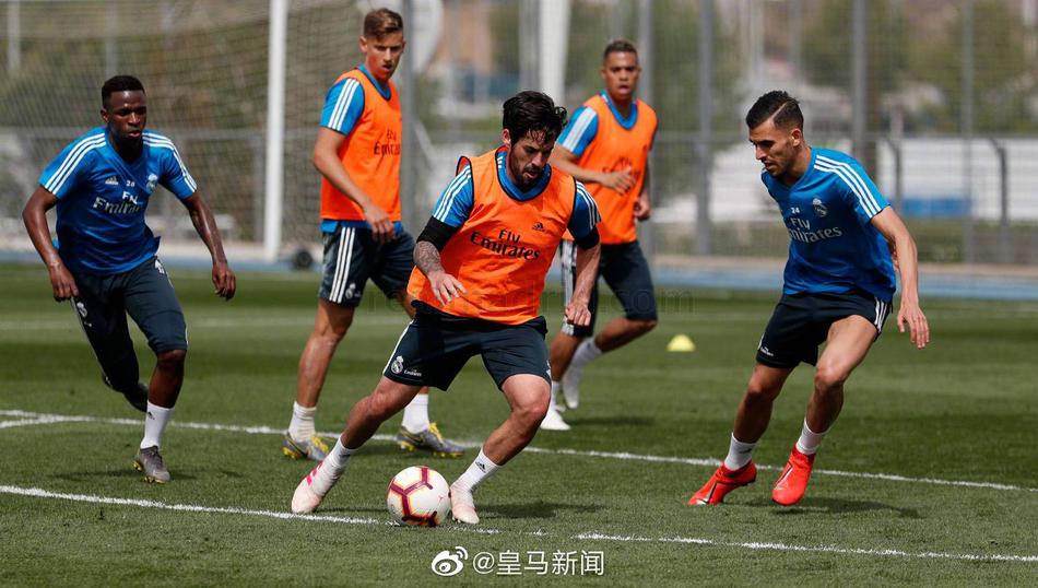 皇马备战训练 贝尔这动作真拼了