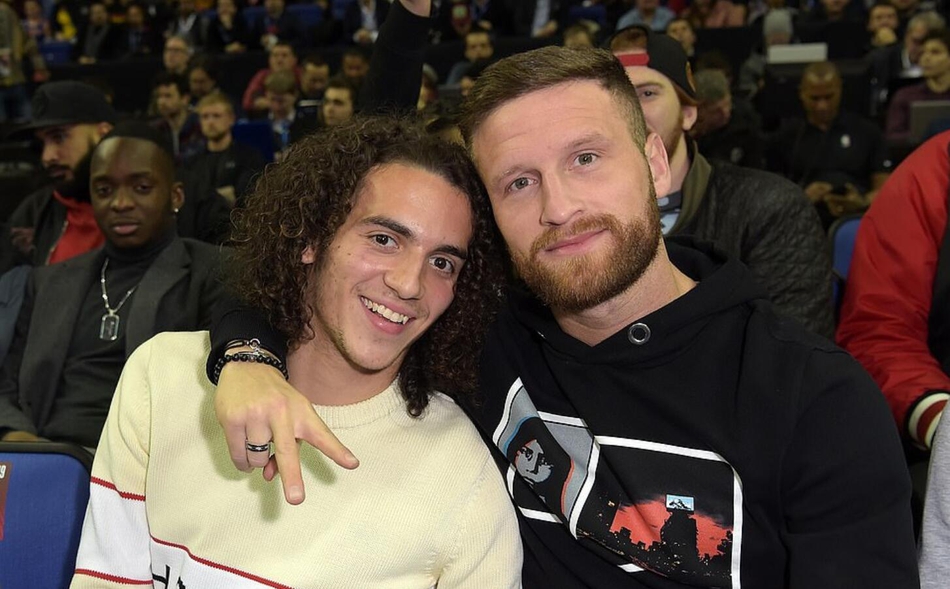 两开花！英超天王扎堆去看NBA