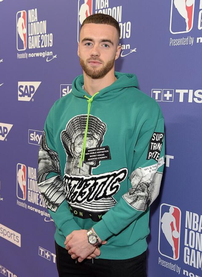 两开花！英超天王扎堆去看NBA