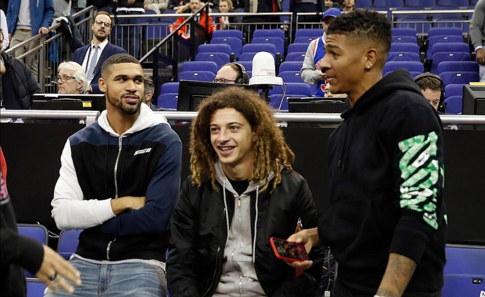 两开花！英超天王扎堆去看NBA