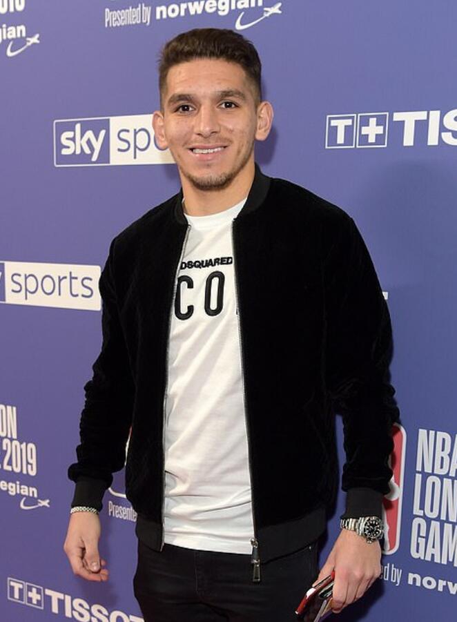 两开花！英超天王扎堆去看NBA