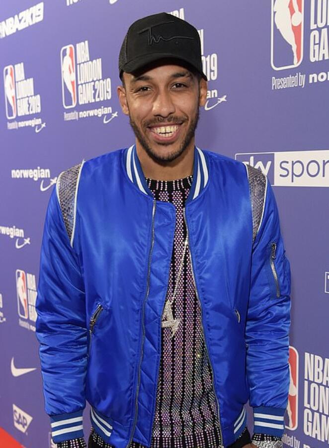 两开花！英超天王扎堆去看NBA