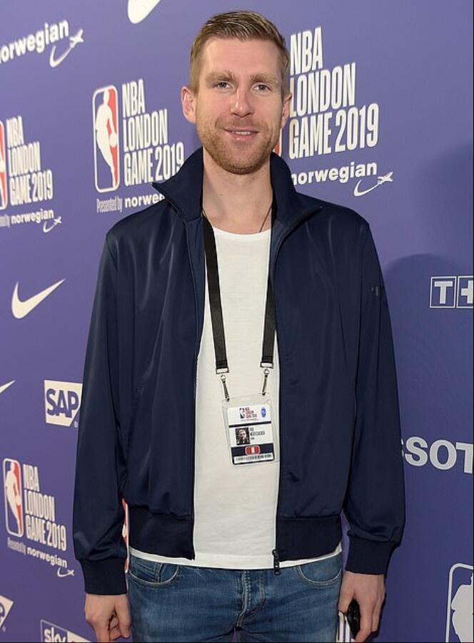 两开花！英超天王扎堆去看NBA