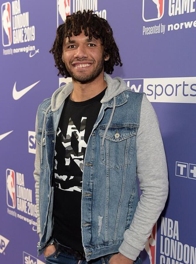 两开花！英超天王扎堆去看NBA