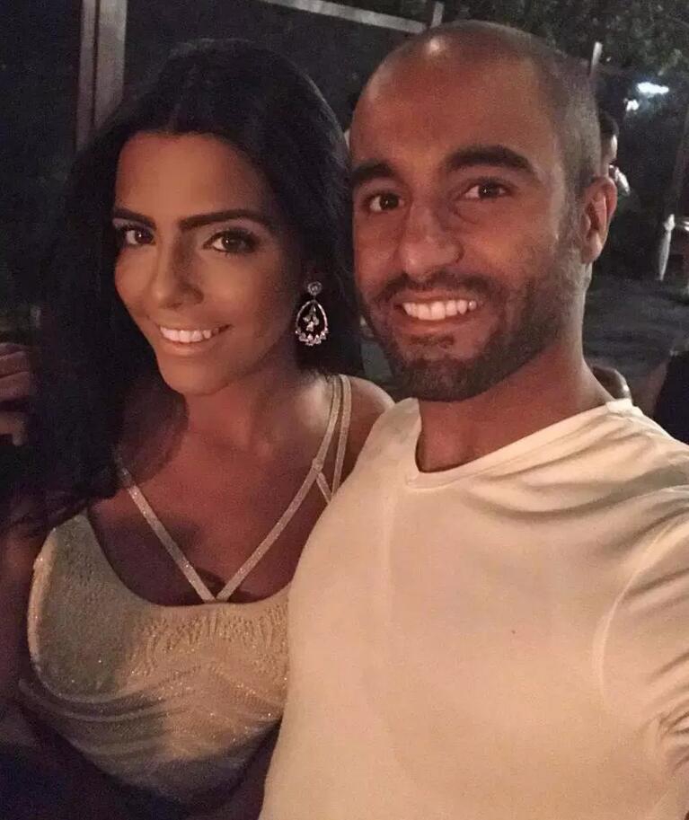 蜂腰美臀！热刺功勋娇妻美翻了