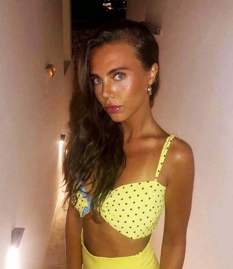 曼联猎物家有仙妻 长腿羡煞人