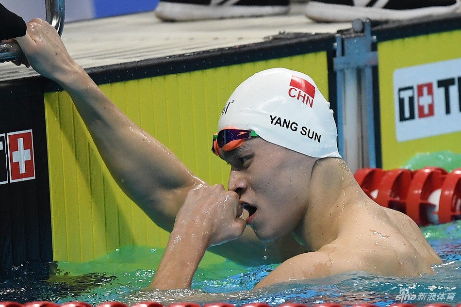 新浪直击亚运孙杨800米自夺冠