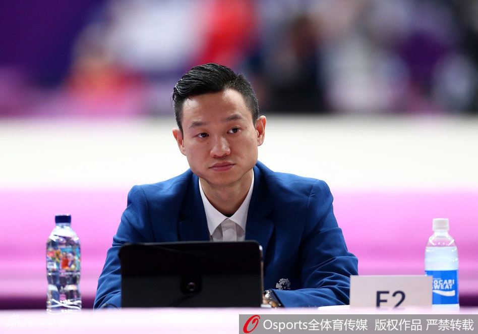 亚运体操男团杨威出任裁判