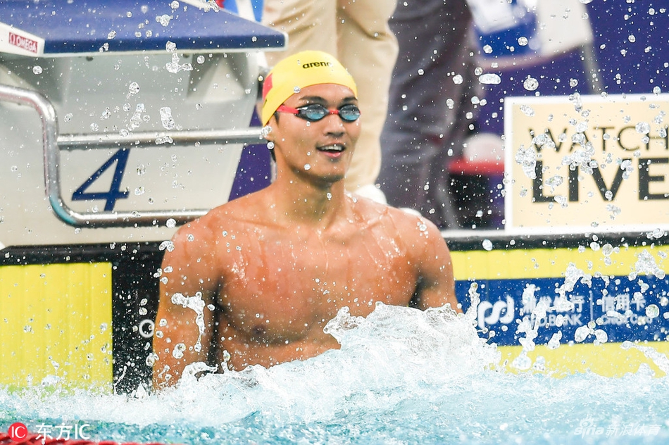 短池游泳世界杯徐嘉余夺冠