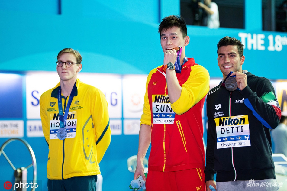 霍顿拒绝上台和孙杨合影