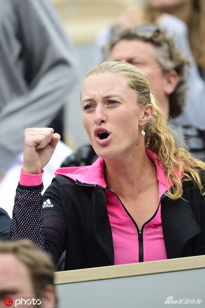 法网蒂姆女友梅拉德诺维奇观战