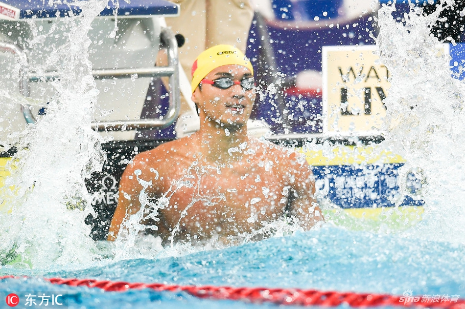 短池游泳世界杯徐嘉余夺冠