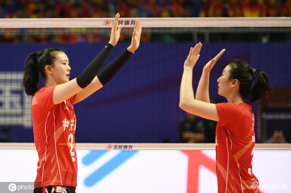 排超首轮江苏3-0四川女排