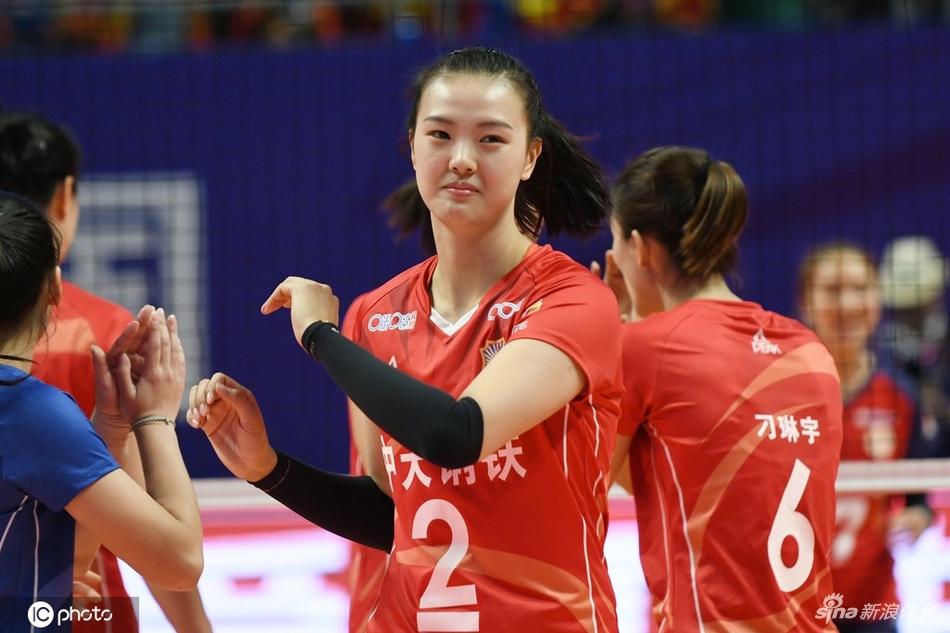 排超首轮江苏3-0四川女排