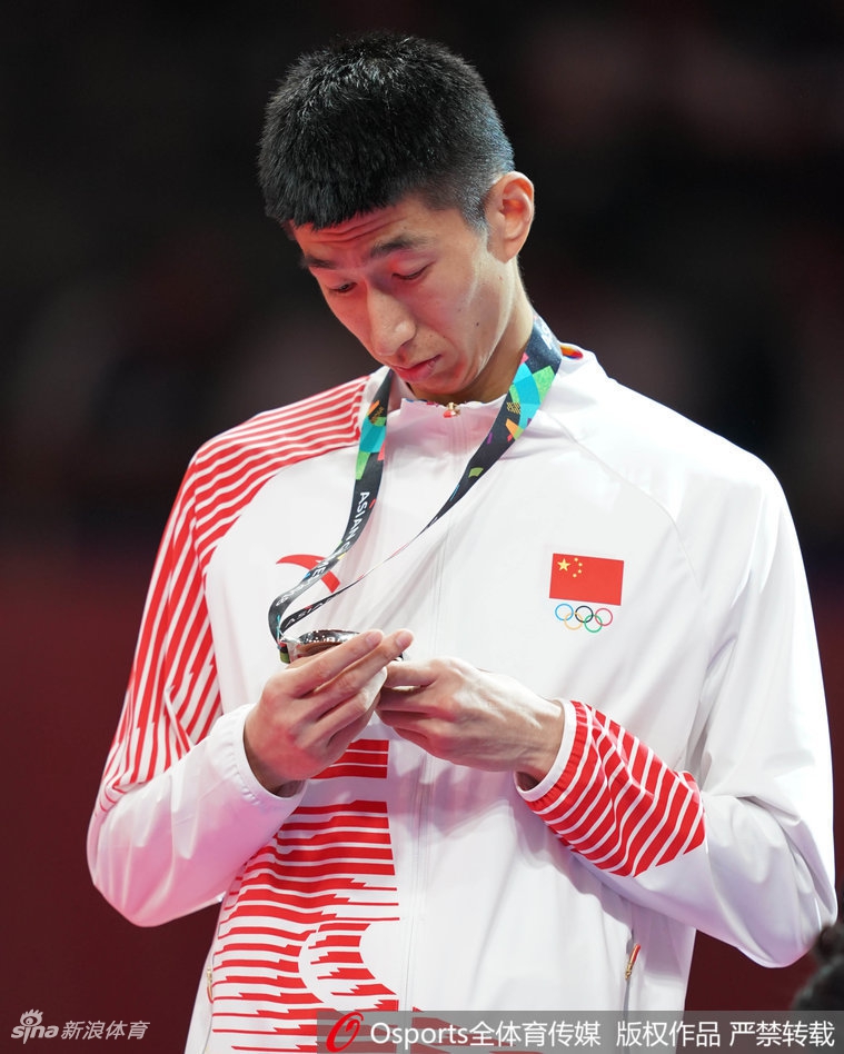亚运跆拳道63公斤赵帅摘银