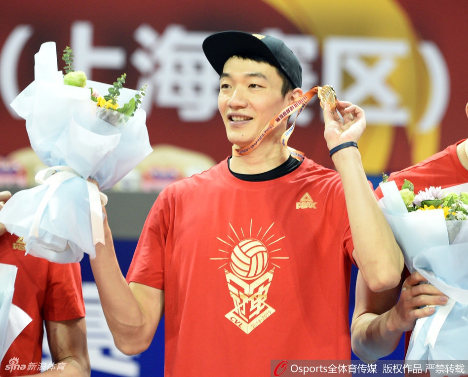 上海男排实现联赛15冠王