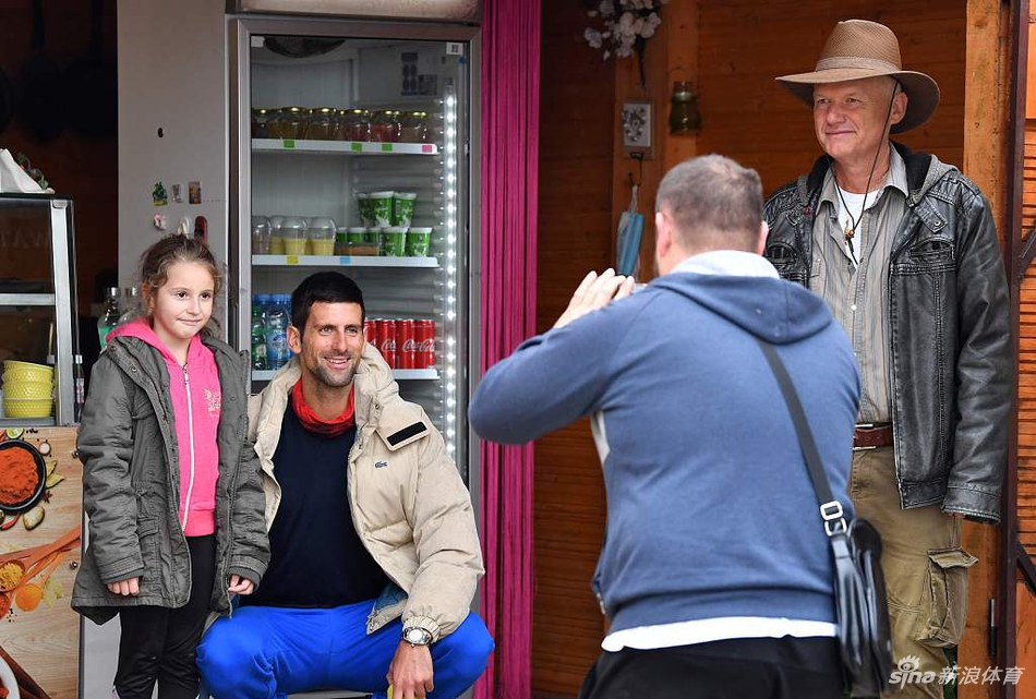 德约科维奇现身考古公园