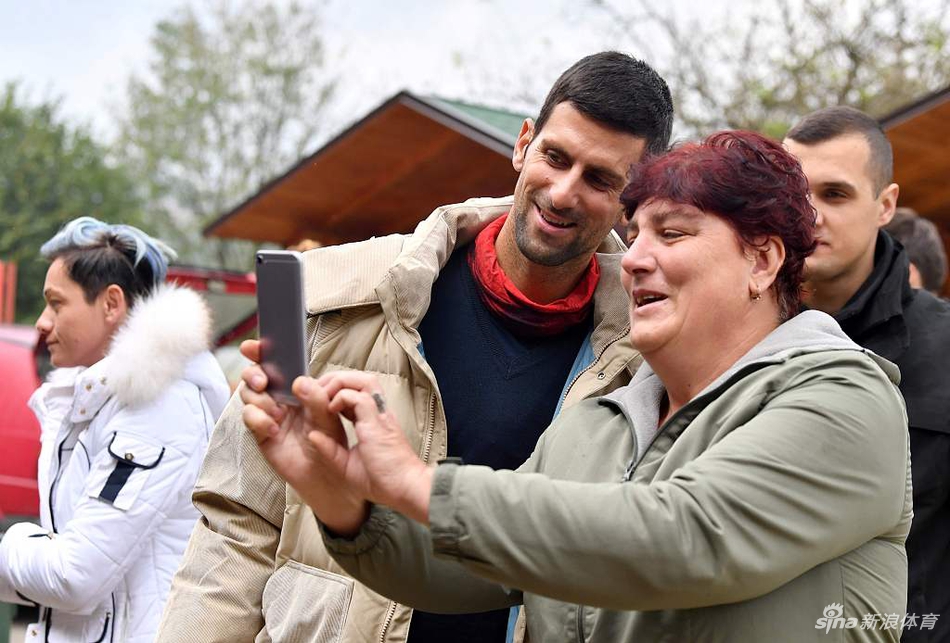 德约科维奇现身考古公园