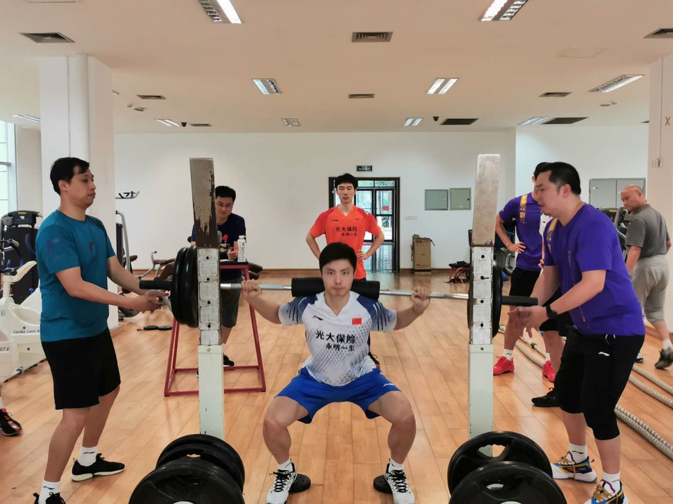 国羽为党的生日献礼